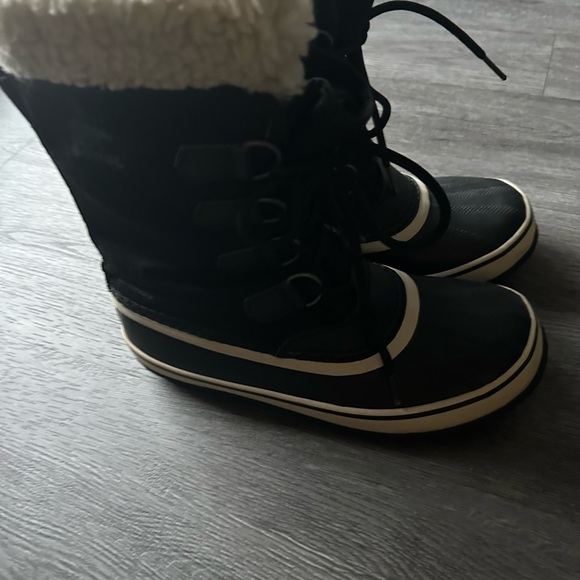 Sorel Women’s Winter boots - Picture 4 of 5